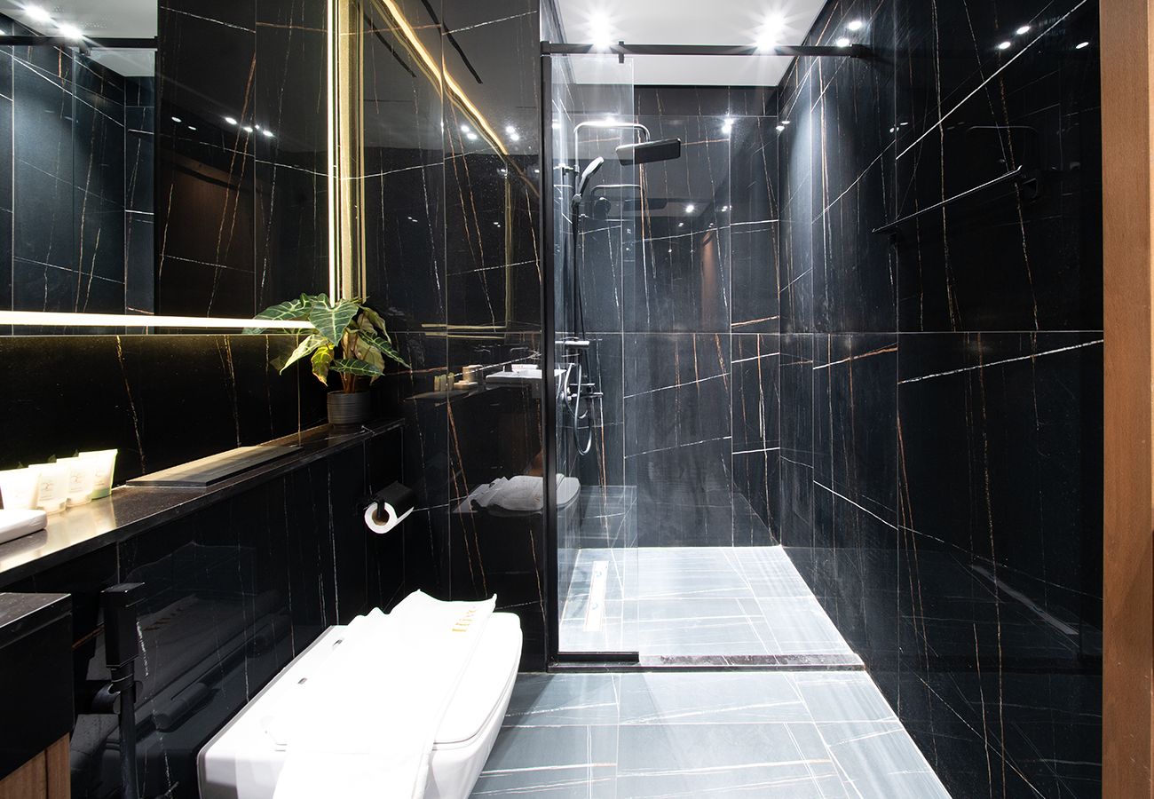 Apartment in Dubai - Beautiful 1 Bed in Binghatti House