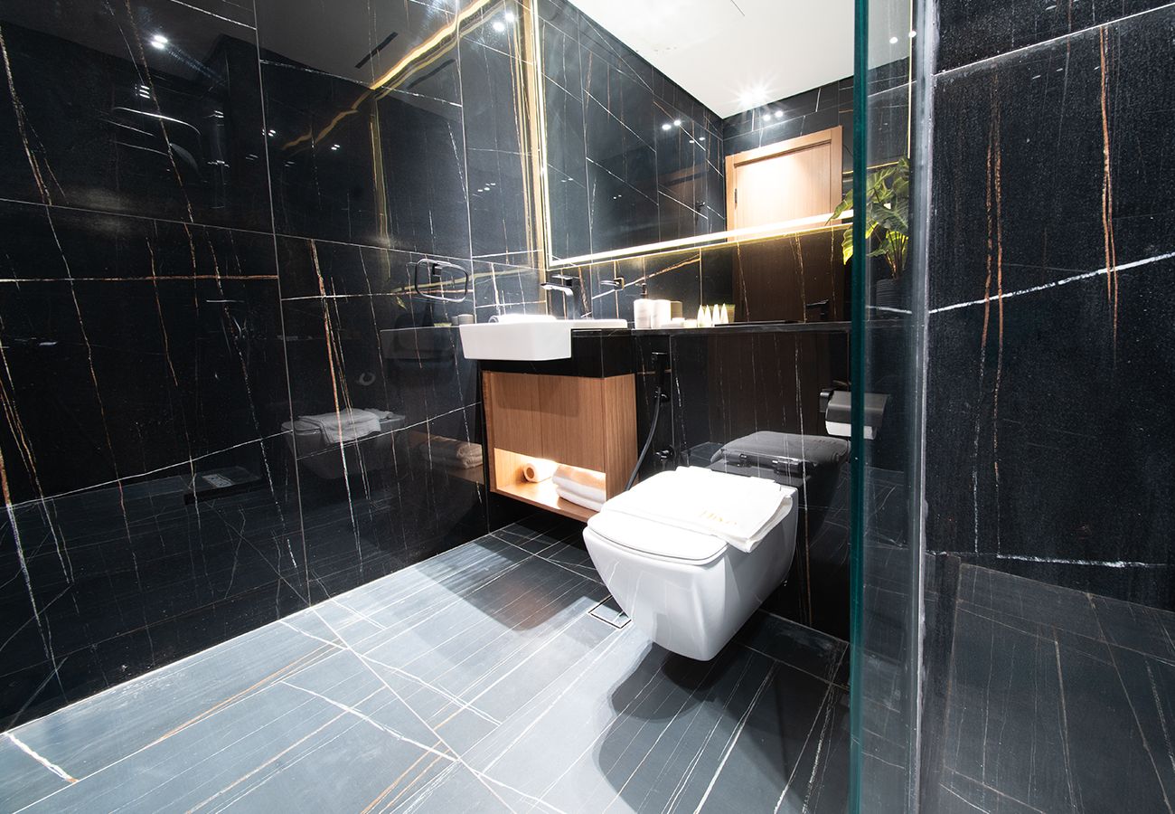 Apartment in Dubai - Beautiful 1 Bed in Binghatti House