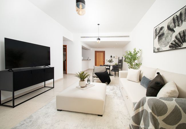 Apartment in Dubai - Stunning 1 Bed in Al Dhafra 2 The Greens