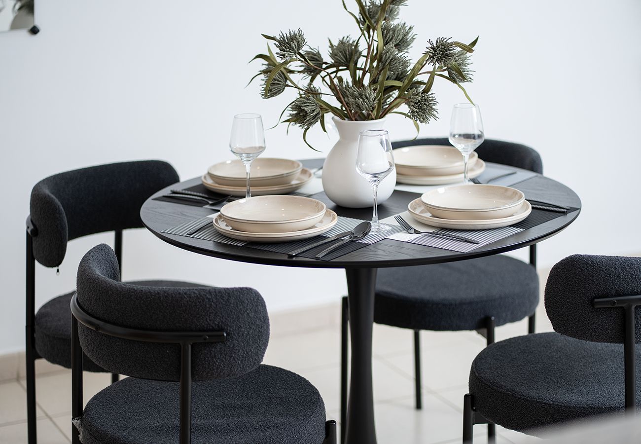 Apartment in Dubai - Stunning 1 Bed in Al Dhafra 2 The Greens