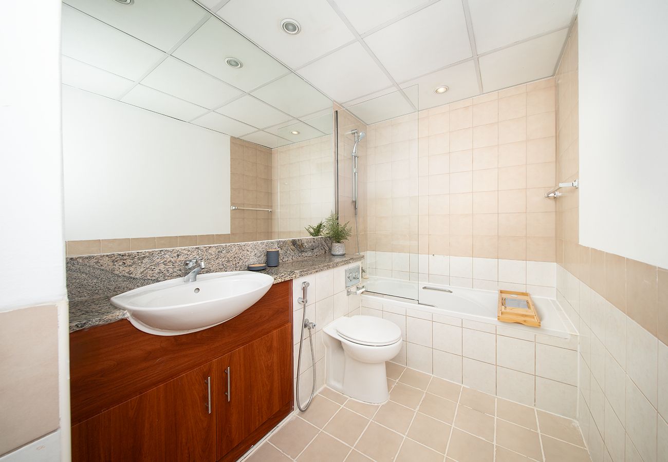 Apartment in Dubai - Stunning 1 Bed in Al Dhafra 2 The Greens