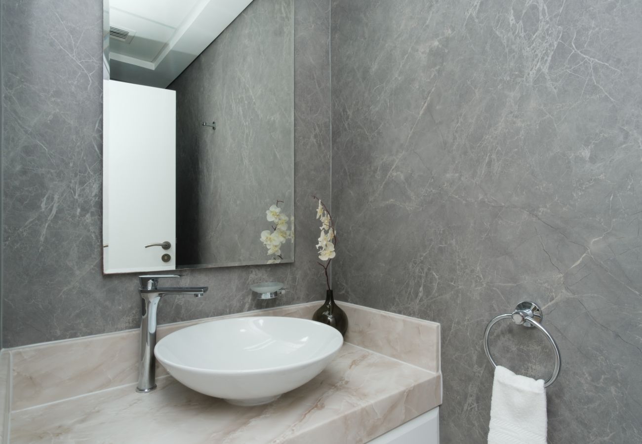 Apartment in Dubai - Stunning 2 Bed Apartment in Shoreline 12