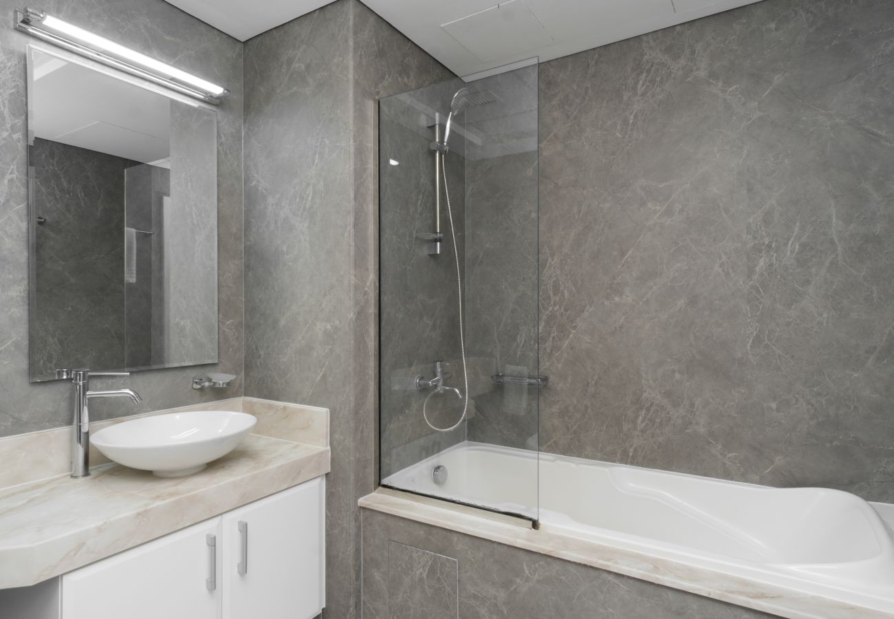 Apartment in Dubai - Stunning 2 Bed Apartment in Shoreline 12