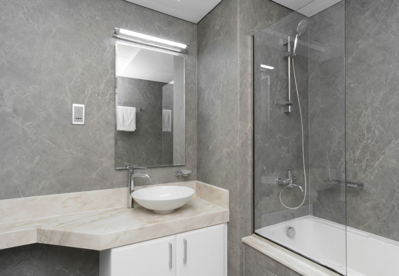 Apartment in Dubai - Stunning 2 Bed Apartment in Shoreline 12