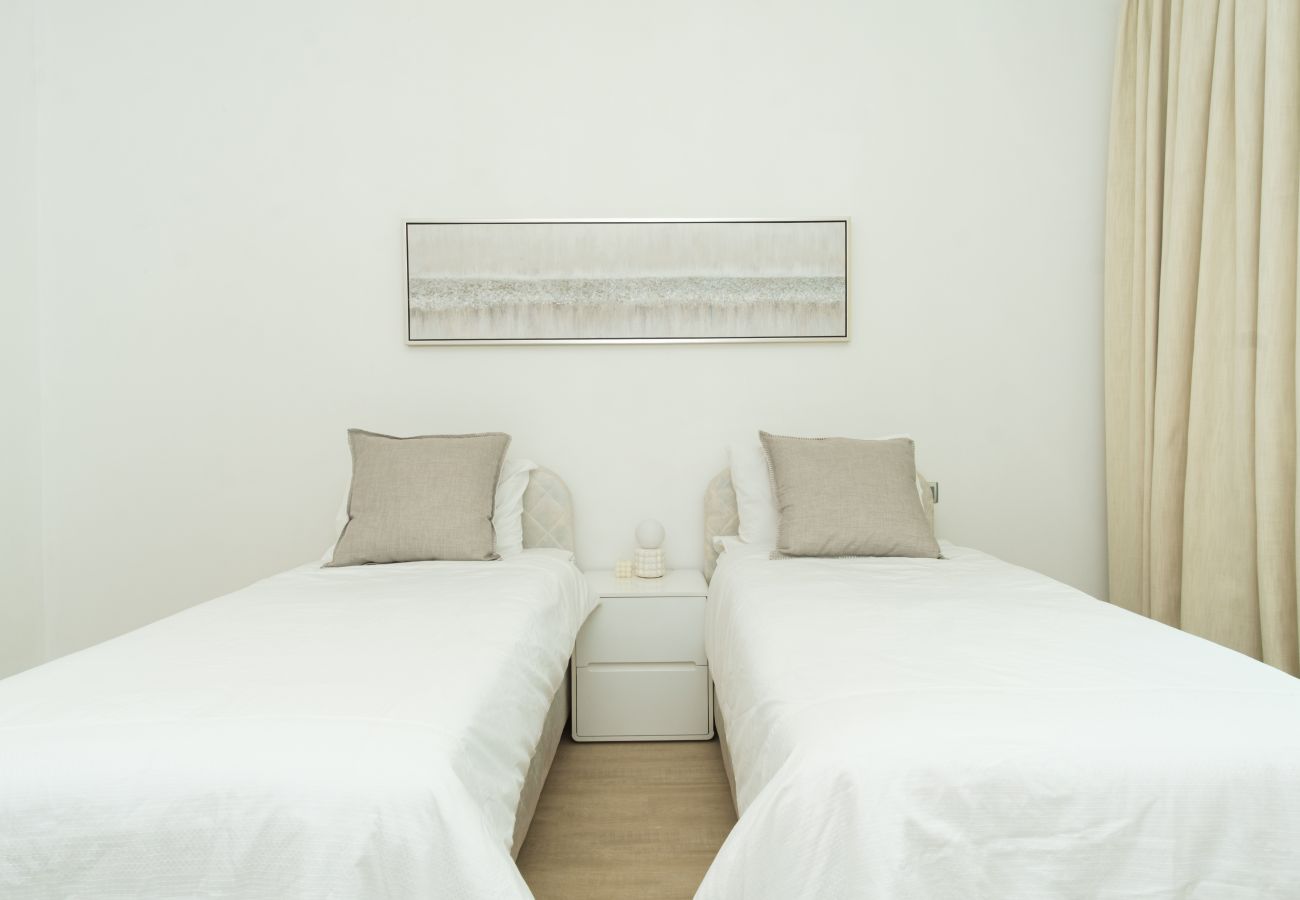 Apartment in Dubai - Stunning 2 Bed Apartment in Shoreline 12