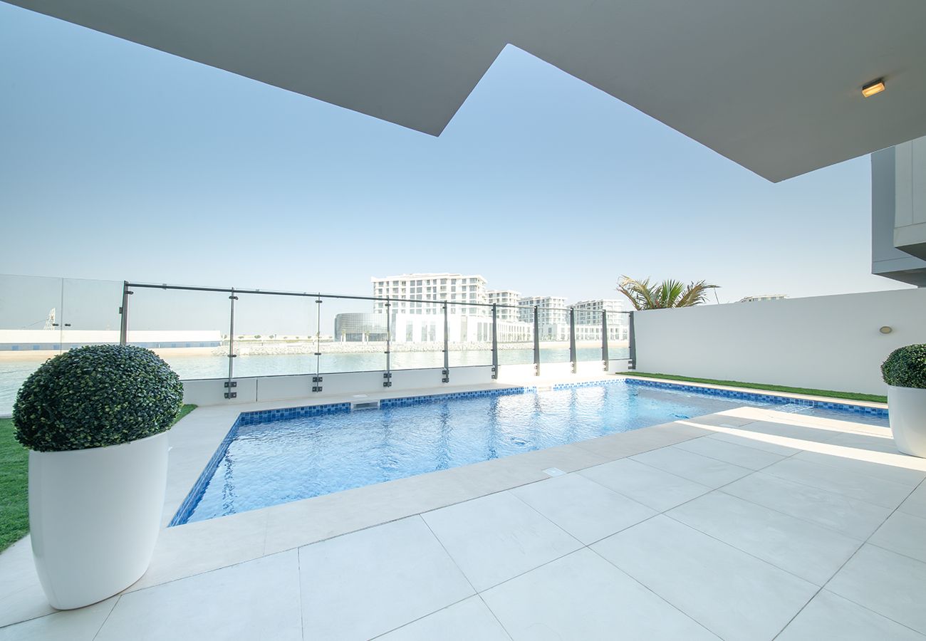 Villa in Ajmal Makan - Luxury Villa overlooking sea with private pool