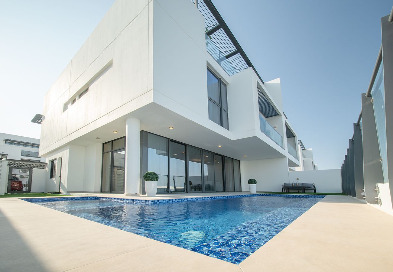 Villa in Ajmal Makan - Luxury Villa overlooking sea with private pool