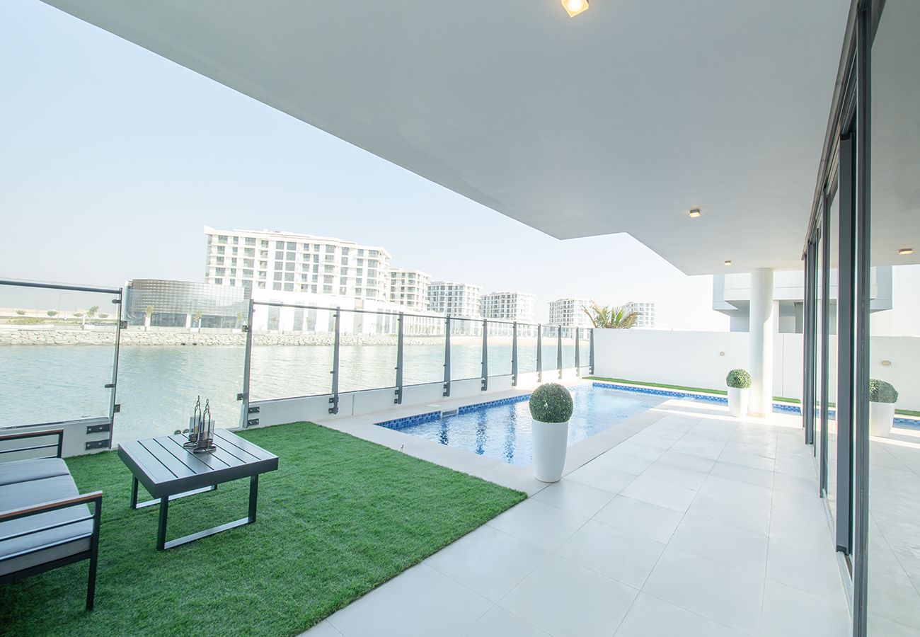 Villa in Ajmal Makan - Luxury Villa overlooking sea with private pool