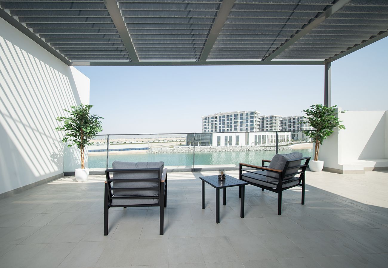 Villa in Ajmal Makan - Luxury Villa overlooking sea with private pool