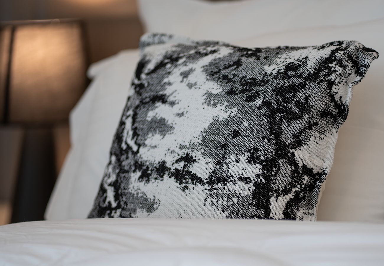 Villa in Ajmal Makan - Luxury Villa overlooking sea with private pool