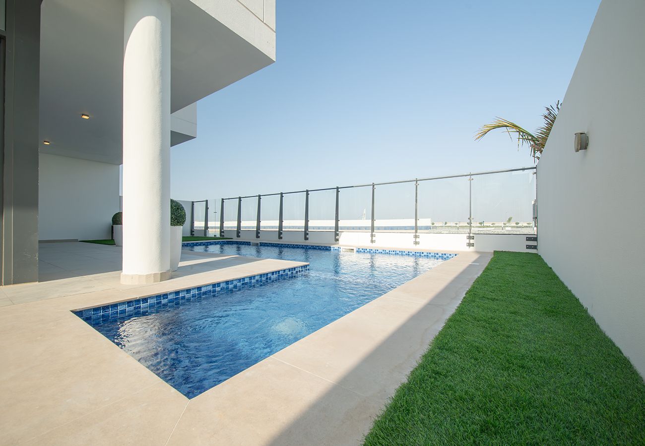 Villa in Ajmal Makan - Luxury Villa overlooking sea with private pool