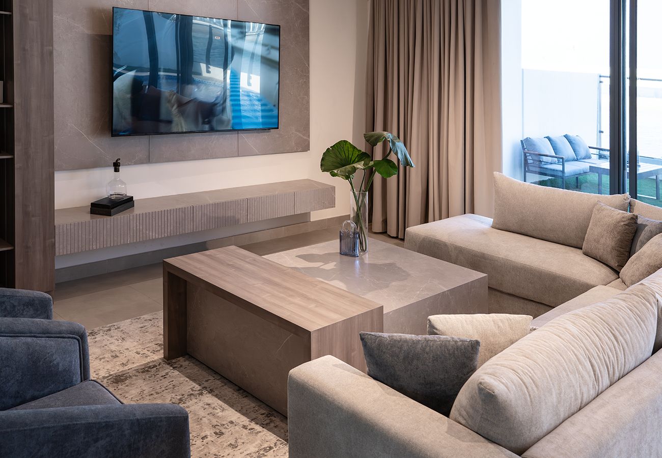 Villa in Ajmal Makan - Luxury Villa overlooking sea with private pool