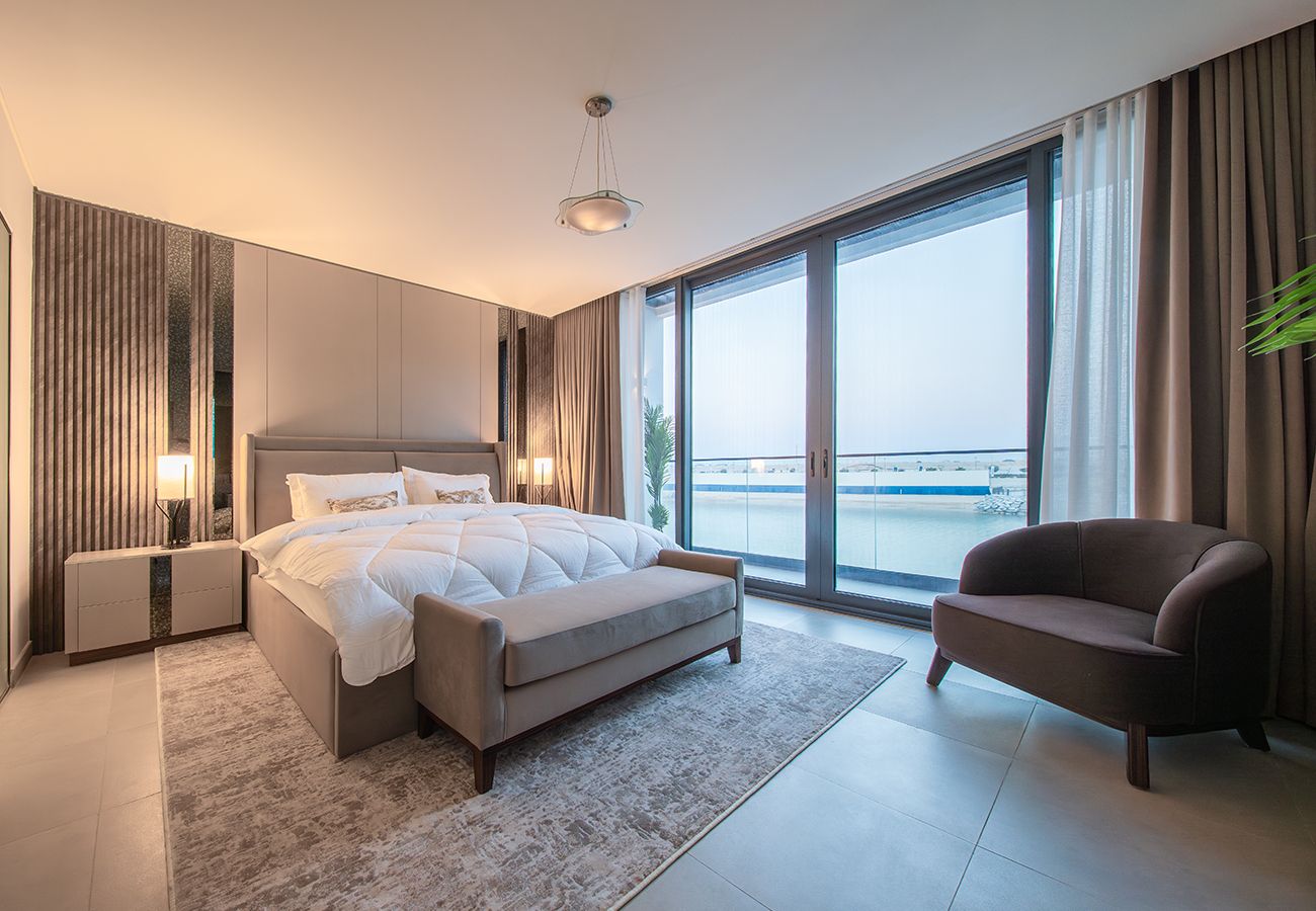 Villa in Ajmal Makan - Luxury Villa overlooking sea with private pool