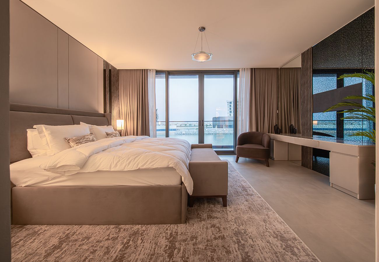 Villa in Ajmal Makan - Luxury Villa overlooking sea with private pool