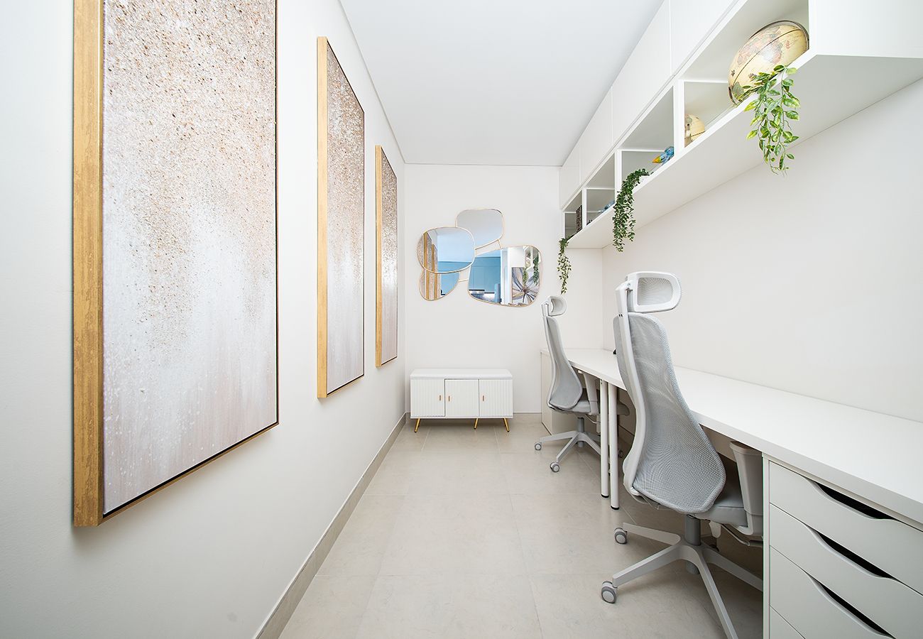 Apartment in Dubai - 1 Bed in Golf Gate With Golf Course View