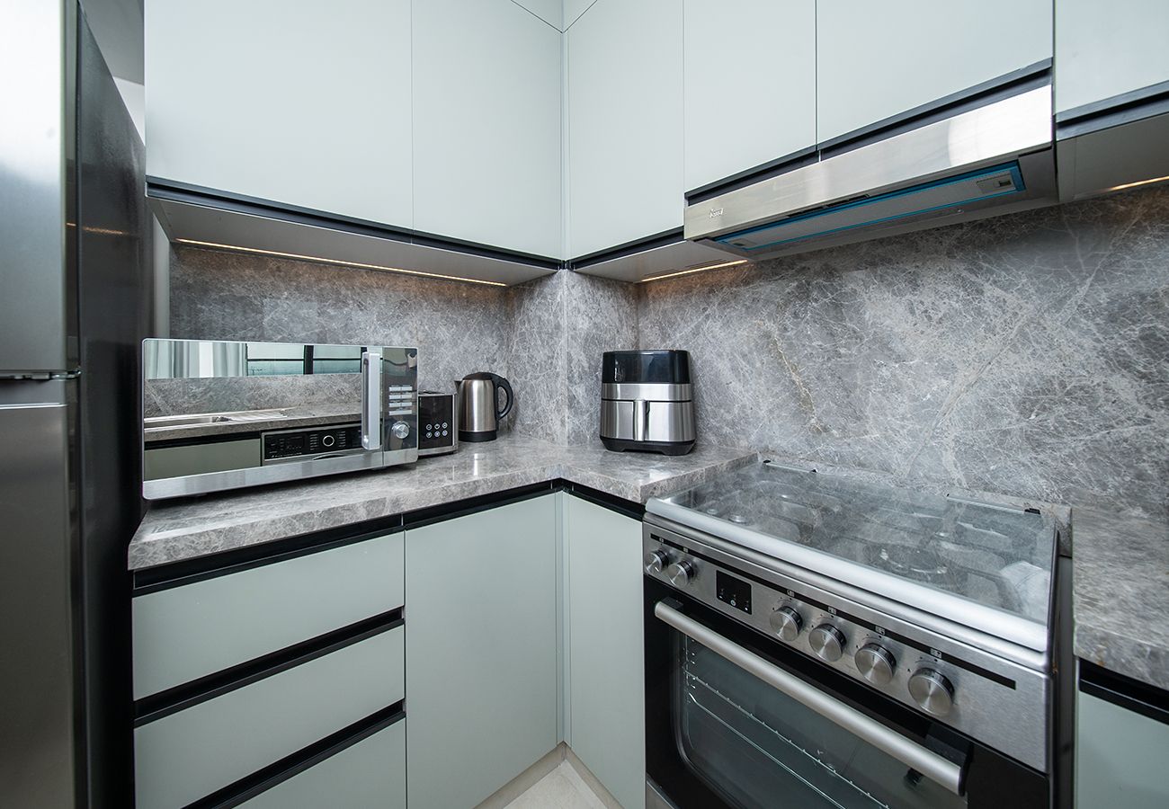 Apartment in Dubai - 1 Bed in Golf Gate With Golf Course View