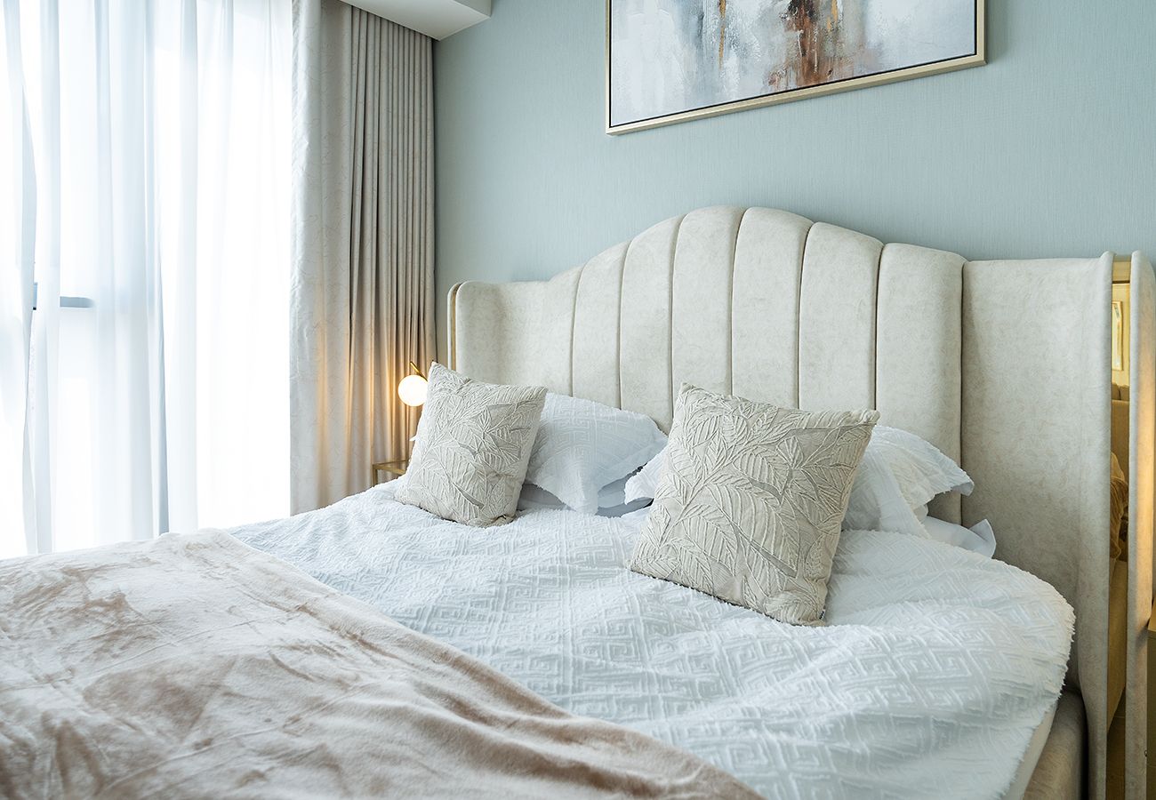 Apartment in Dubai - 1 Bed in Golf Gate With Golf Course View