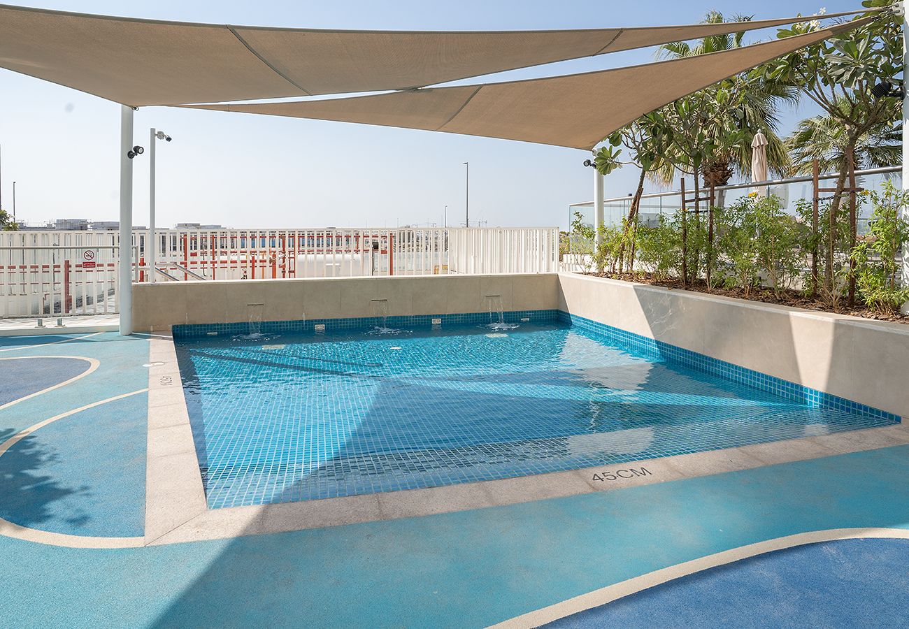 Apartment in Dubai - 1 Bed in Golf Gate With Golf Course View