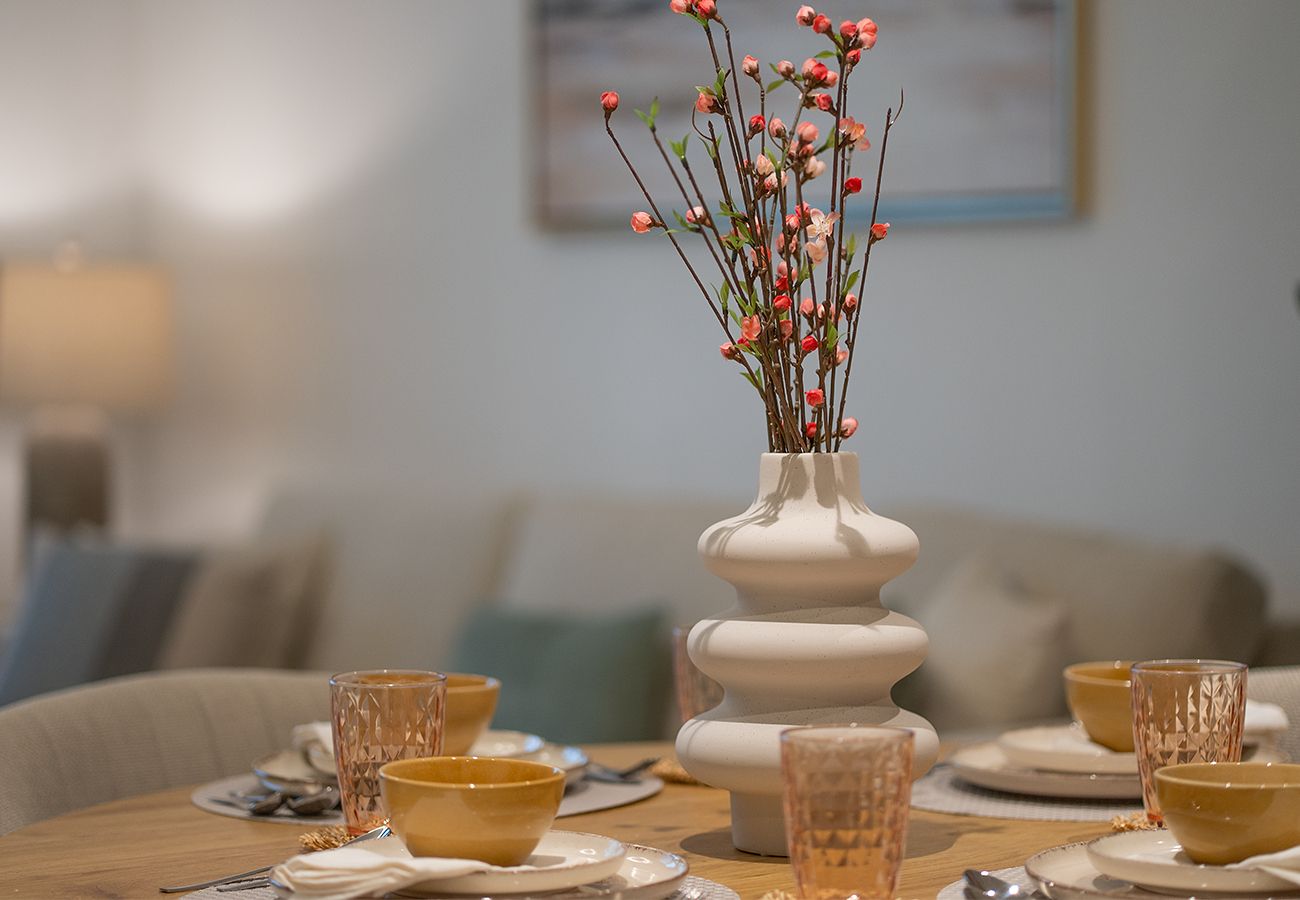 Apartment in Sharjah - Gorgeous 2 Bed in Cyan Beach Residence