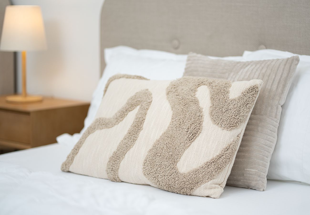 Apartment in Sharjah - Gorgeous 2 Bed in Cyan Beach Residence