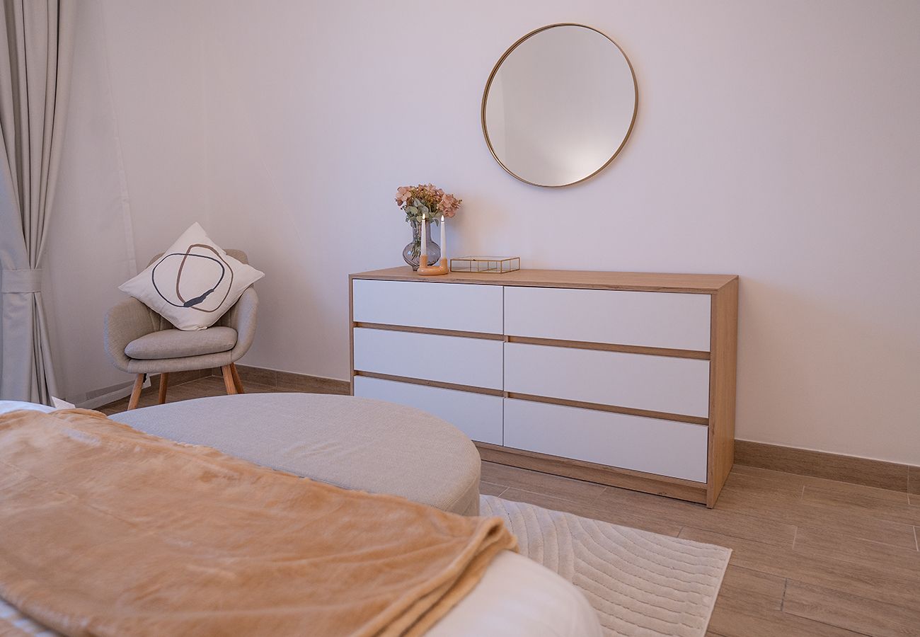 Apartment in Sharjah - Gorgeous 2 Bed in Cyan Beach Residence