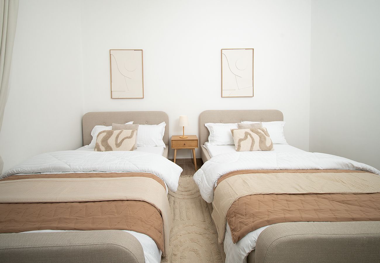 Apartment in Sharjah - Gorgeous 2 Bed in Cyan Beach Residence