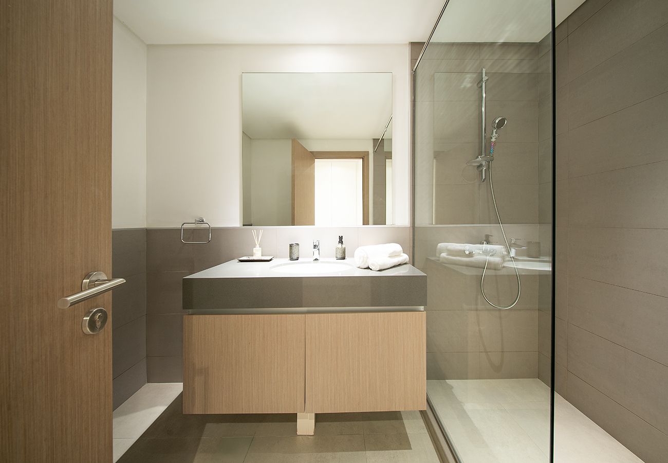 Apartment in Sharjah - Gorgeous 2 Bed in Cyan Beach Residence