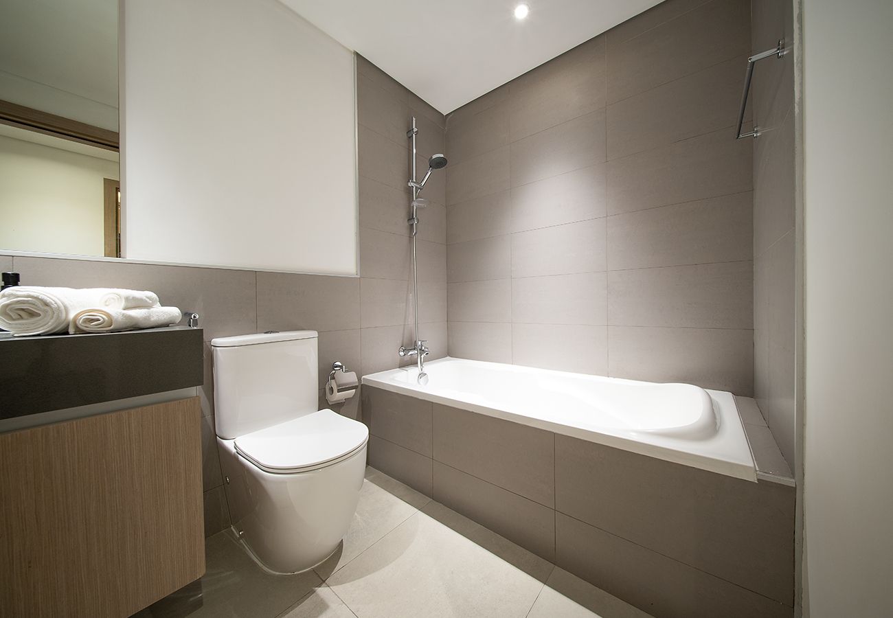 Apartment in Sharjah - Gorgeous 2 Bed in Cyan Beach Residence