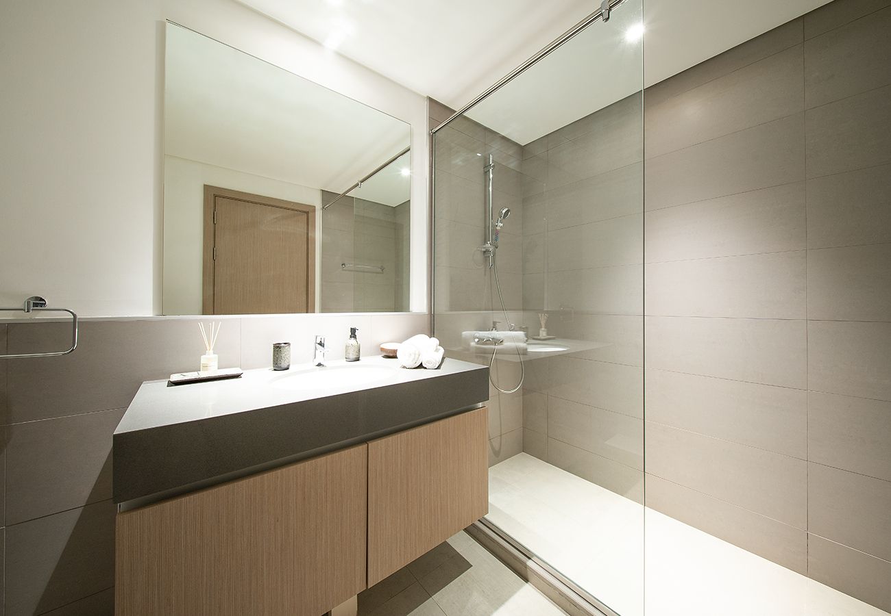 Apartment in Sharjah - Gorgeous 2 Bed in Cyan Beach Residence