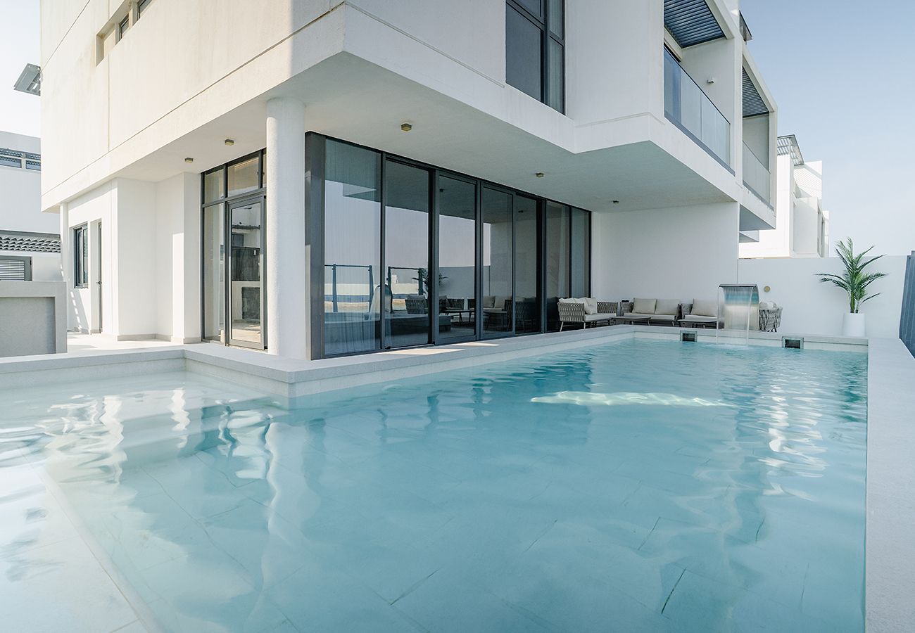 Villa in Ajmal Makan - Stunning 5 Bed Villa with Private Pool and Beach