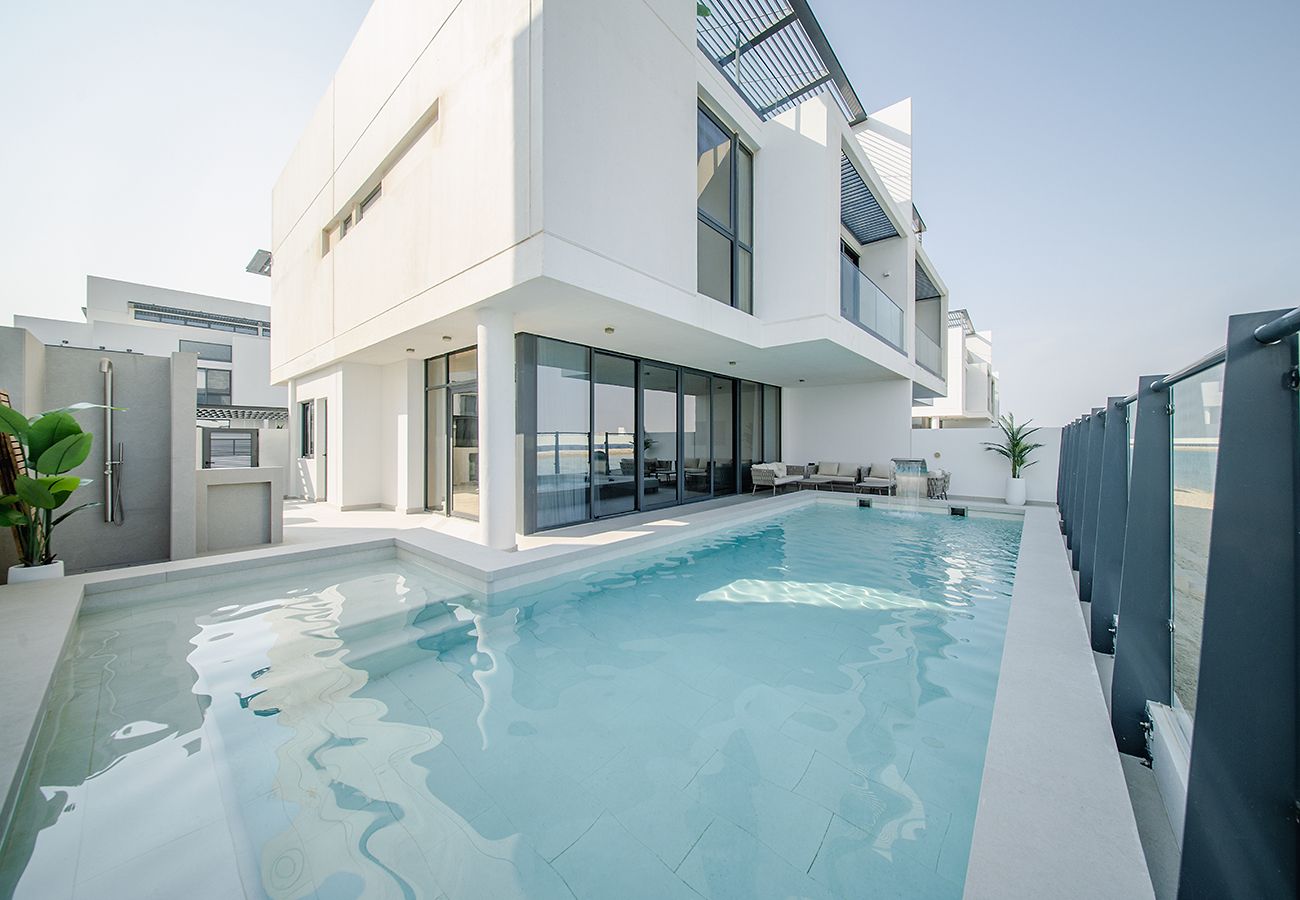 Villa in Ajmal Makan - Stunning 5 Bed Villa with Private Pool and Beach