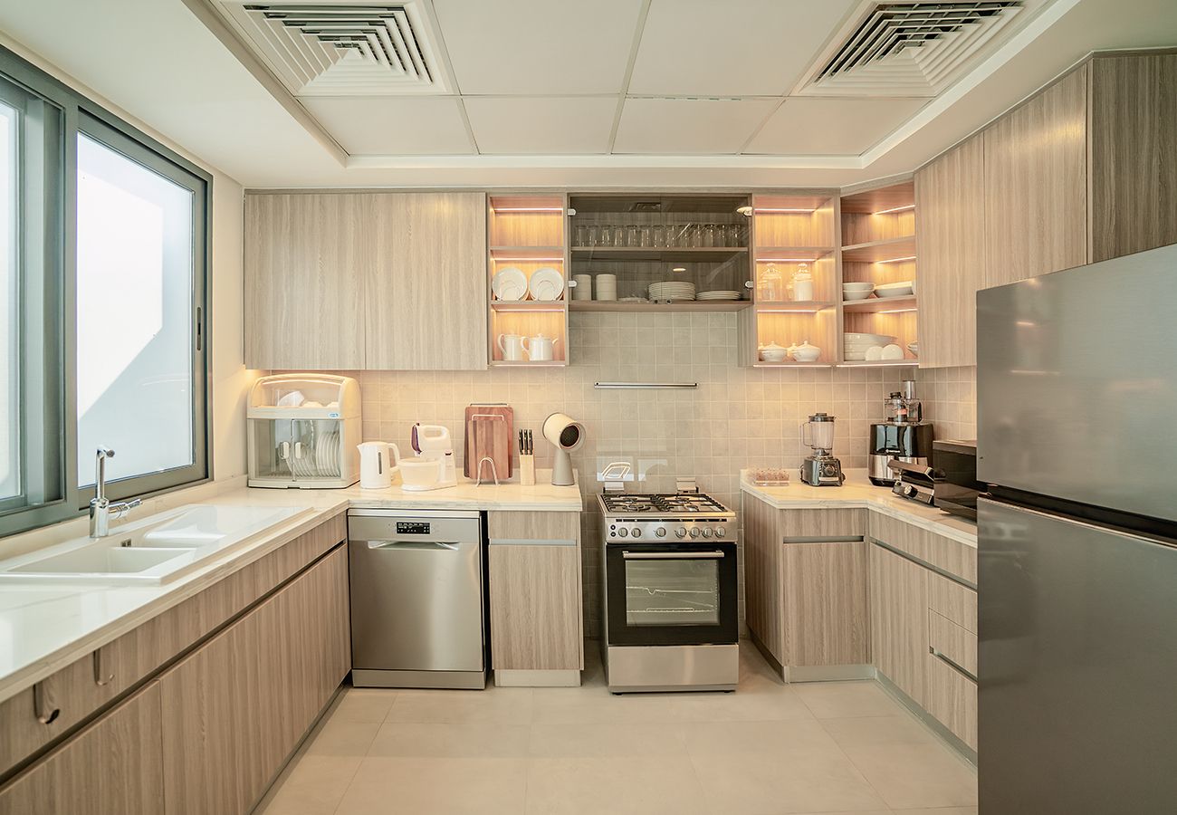 Villa in Ajmal Makan - Stunning 5 Bed Villa with Private Pool and Beach