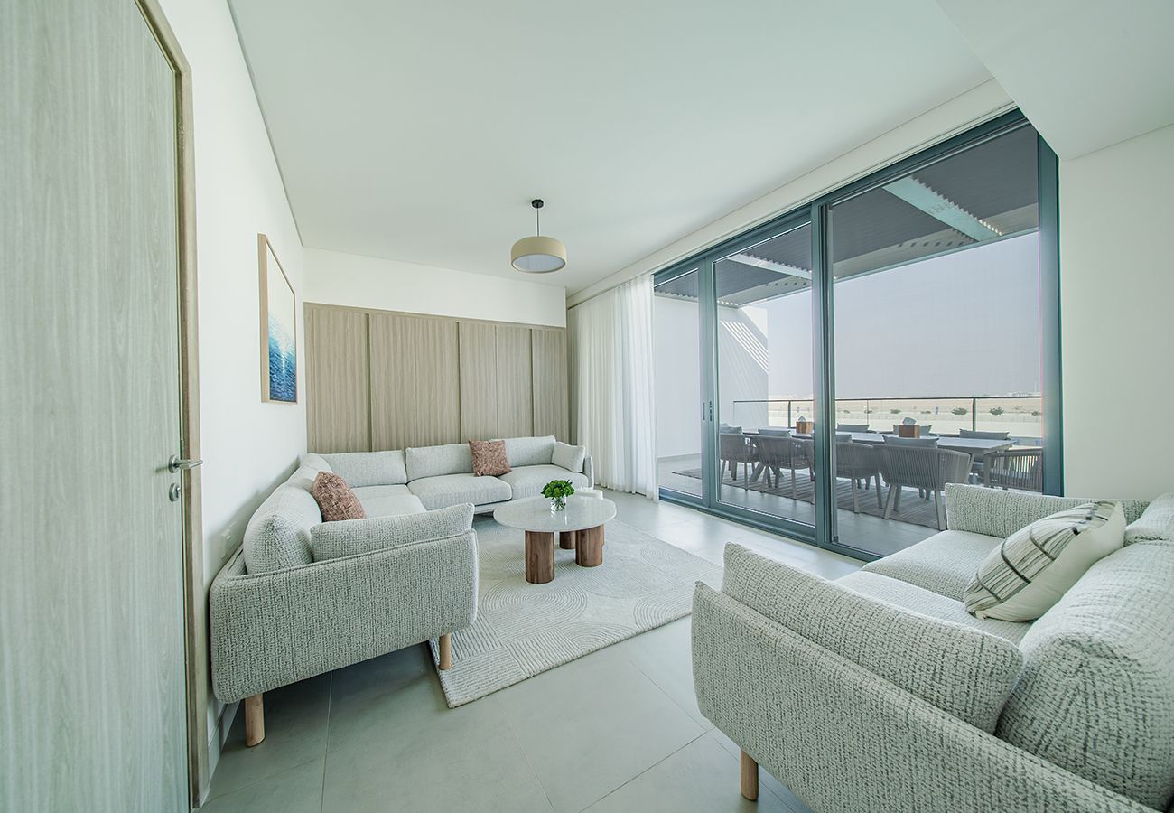 Villa in Ajmal Makan - Stunning 5 Bed Villa with Private Pool and Beach