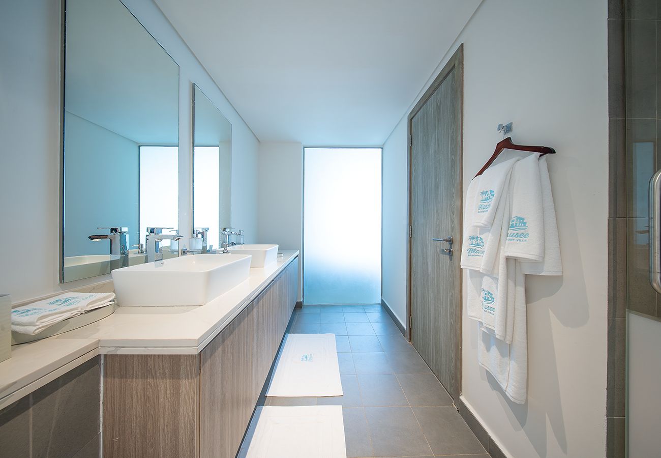 Villa in Ajmal Makan - Stunning 5 Bed Villa with Private Pool and Beach