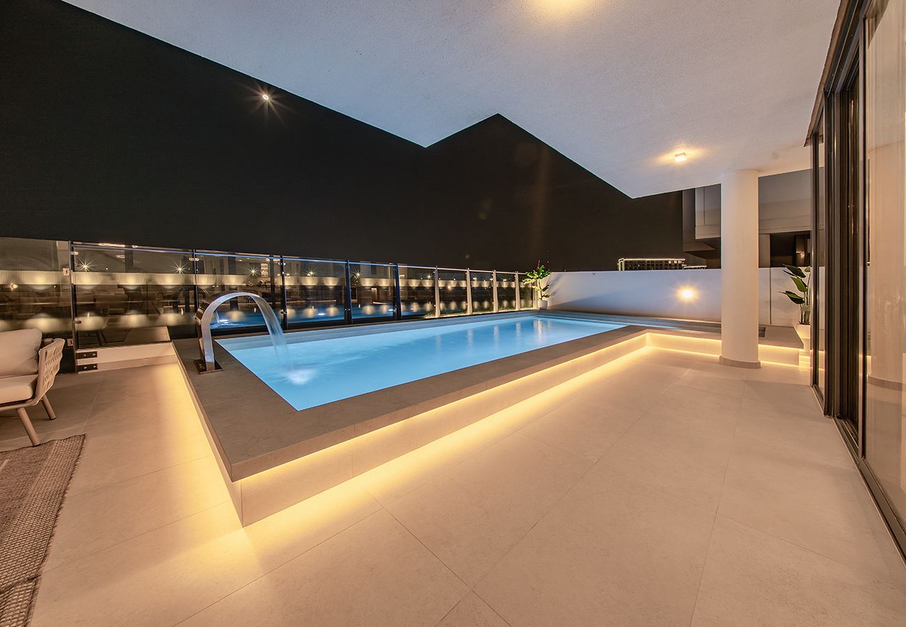 Villa in Ajmal Makan - Stunning 5 Bed Villa with Private Pool and Beach