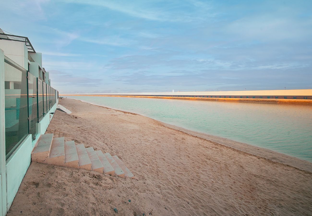 Villa in Ajmal Makan - Stunning 5 Bed Villa with Private Pool and Beach