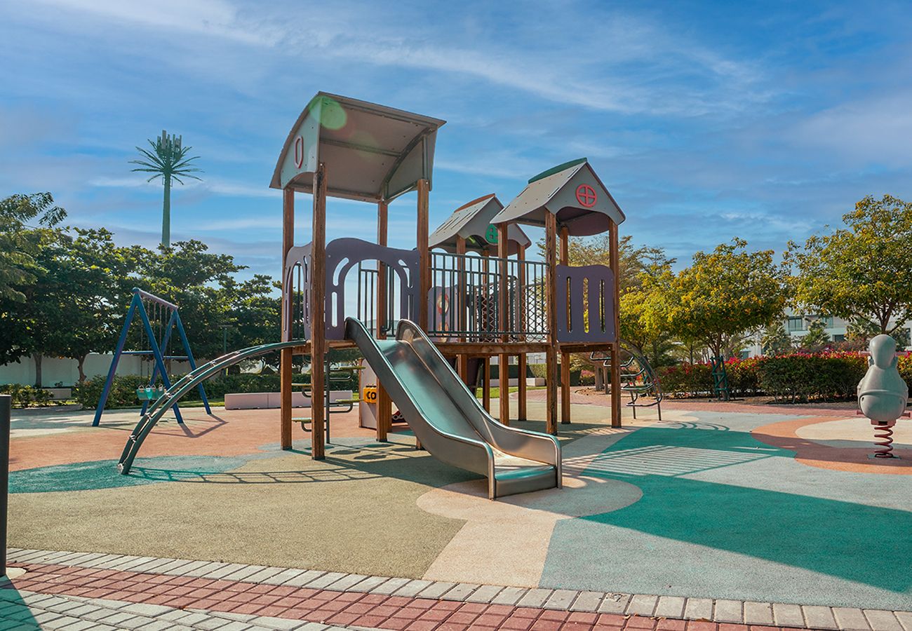 Villa in Ajmal Makan - Stunning 5 Bed Villa with Private Pool and Beach