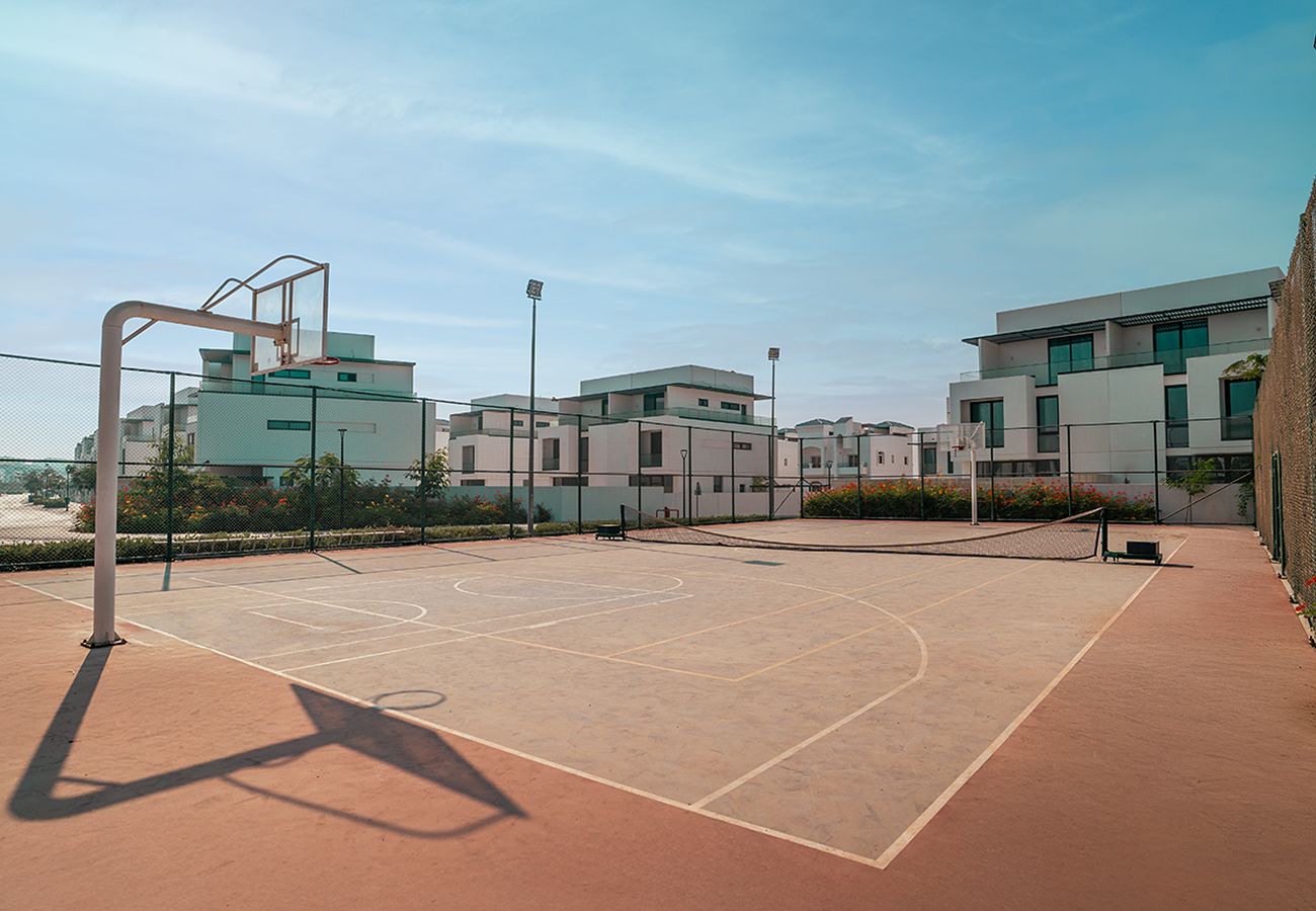 Villa in Ajmal Makan - Stunning 5 Bed Villa with Private Pool and Beach