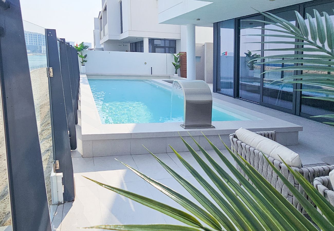 Villa in Ajmal Makan - Stunning 5 Bed Villa with Private Pool and Beach