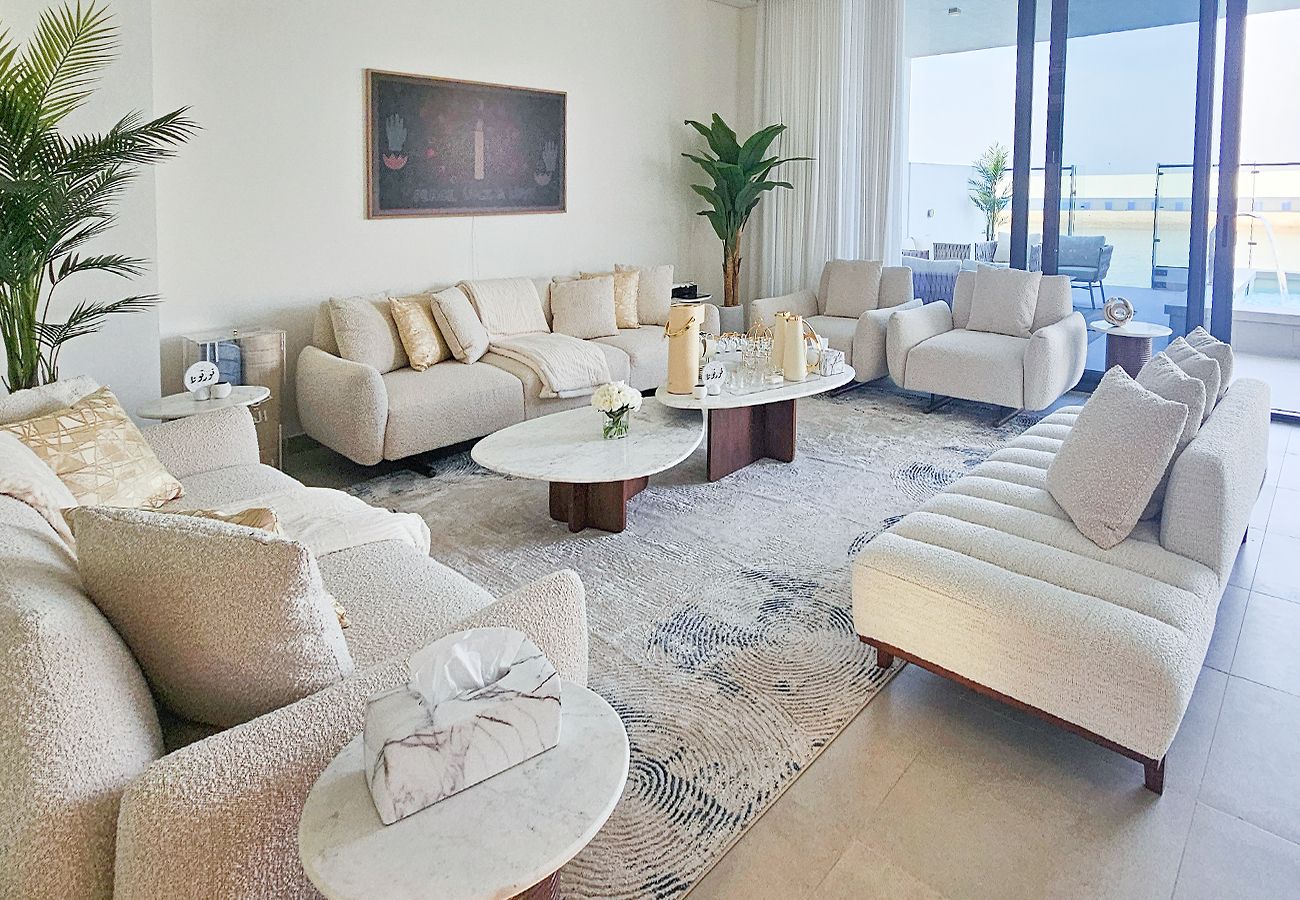 Villa in Ajmal Makan - Stunning 5 Bed Villa with Private Pool and Beach