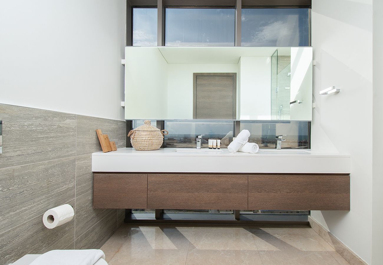 Apartment in Dubai - 2 Bed in Anwa By Omniyat with sea view