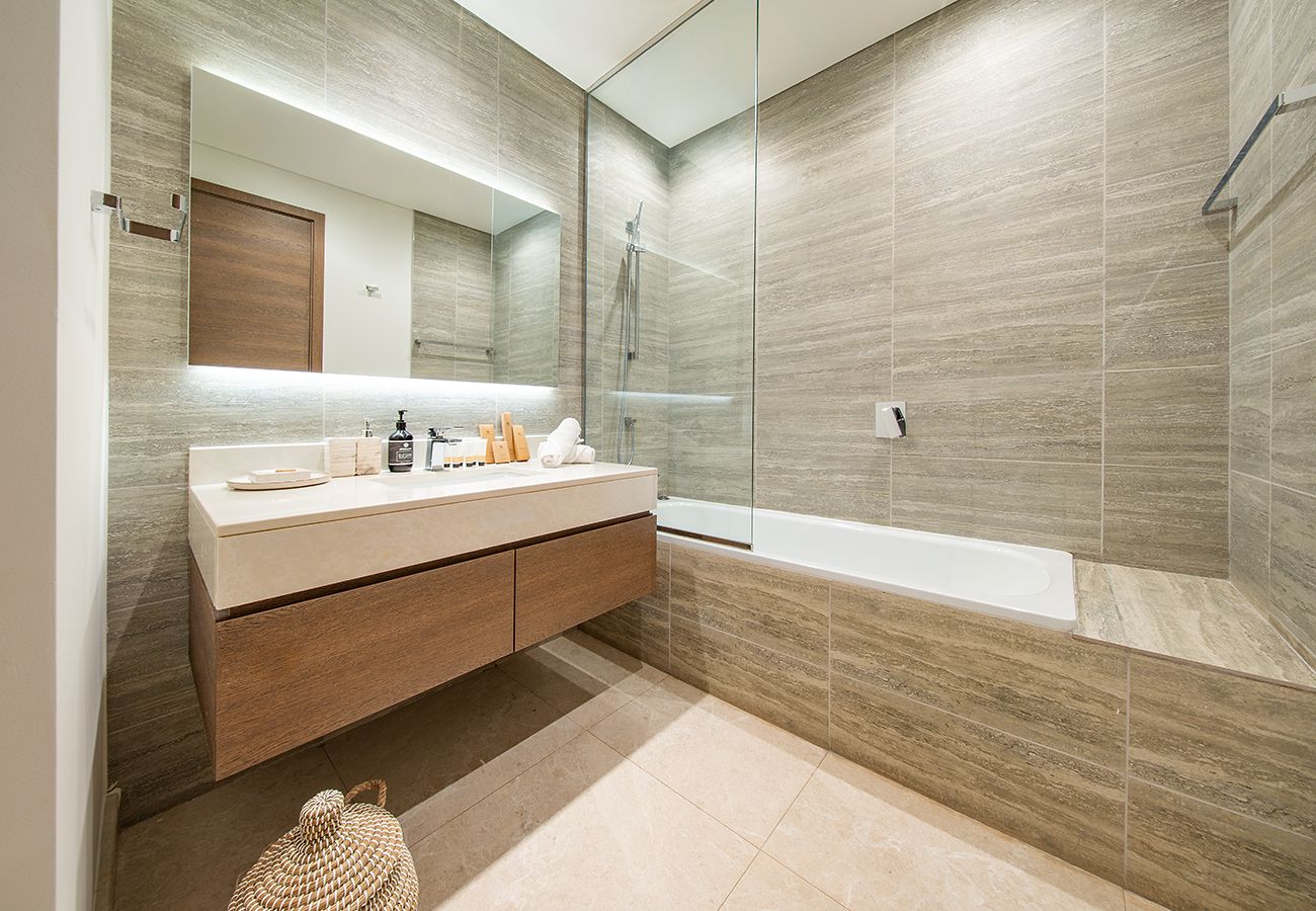 Apartment in Dubai - 2 Bed in Anwa By Omniyat with sea view