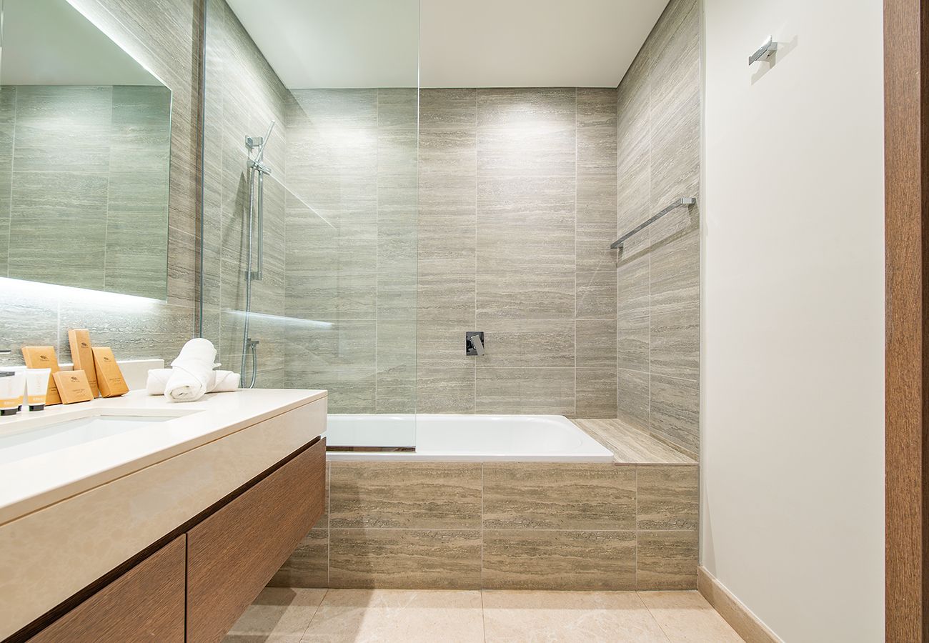 Apartment in Dubai - 2 Bed in Anwa By Omniyat with sea view