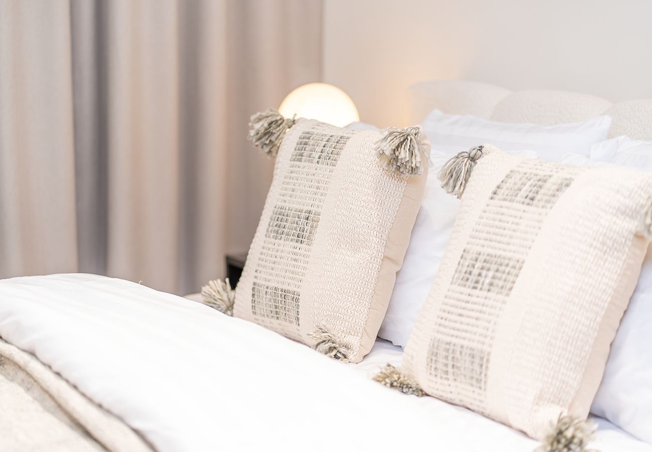 Studio in Dubai - Studio in Binghatti Azure with Pool and Gym