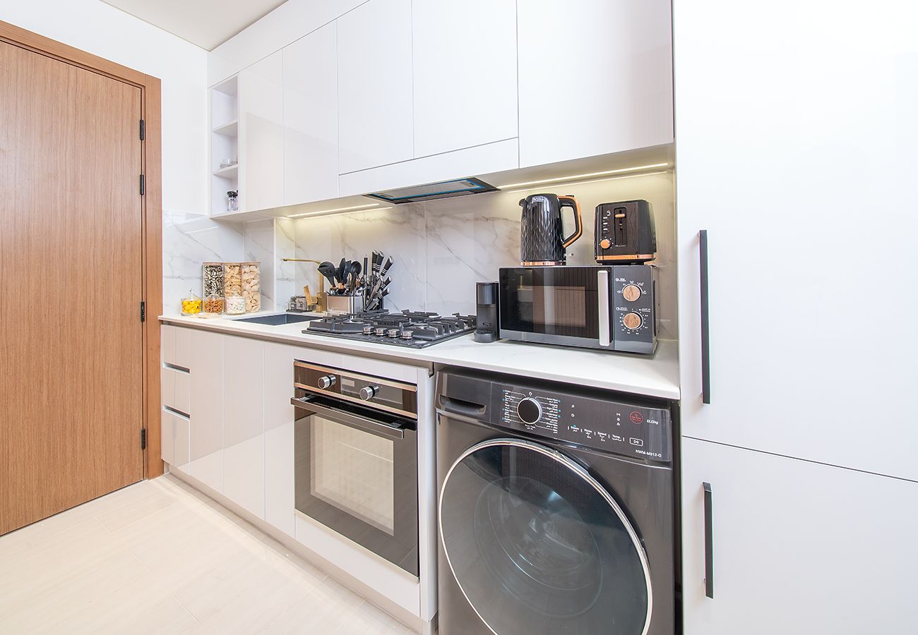 Studio in Dubai - Studio in Binghatti Azure with Pool and Gym