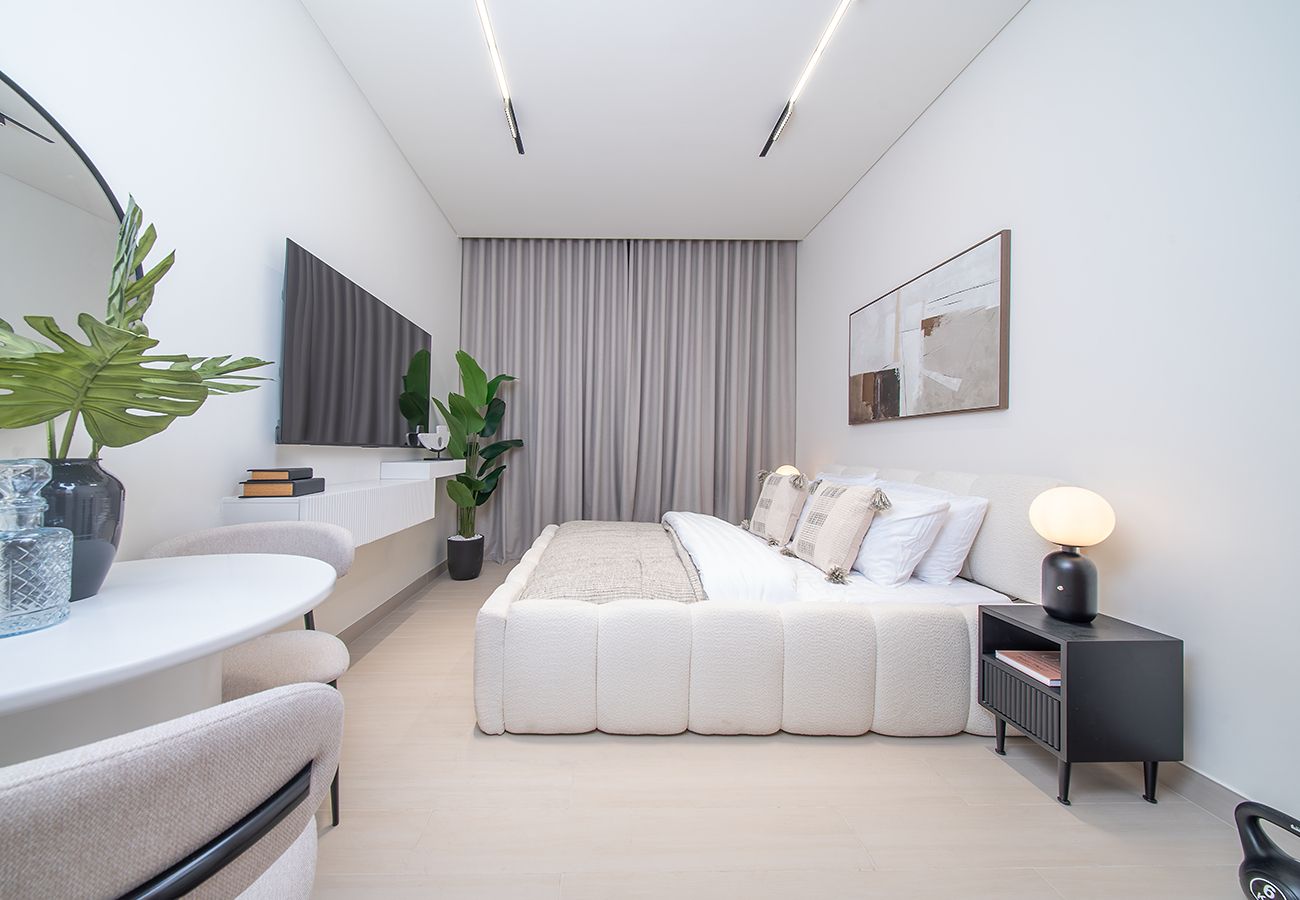 Studio in Dubai - Studio in Binghatti Azure with Pool and Gym