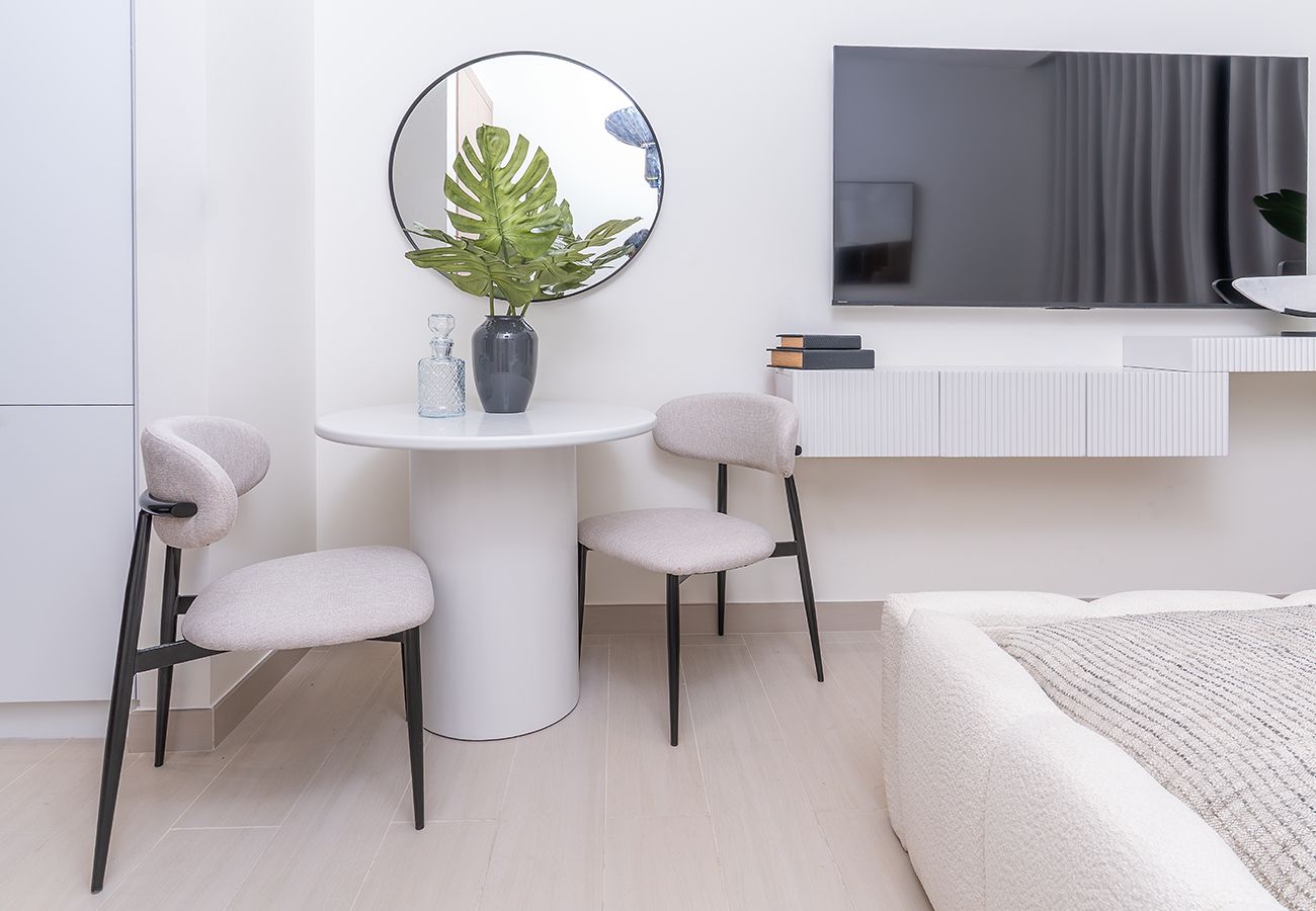 Studio in Dubai - Studio in Binghatti Azure with Pool and Gym