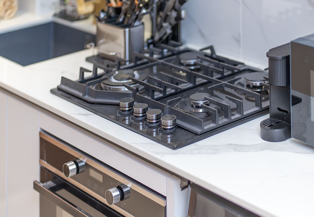 Studio in Dubai - Studio in Binghatti Azure with Pool and Gym