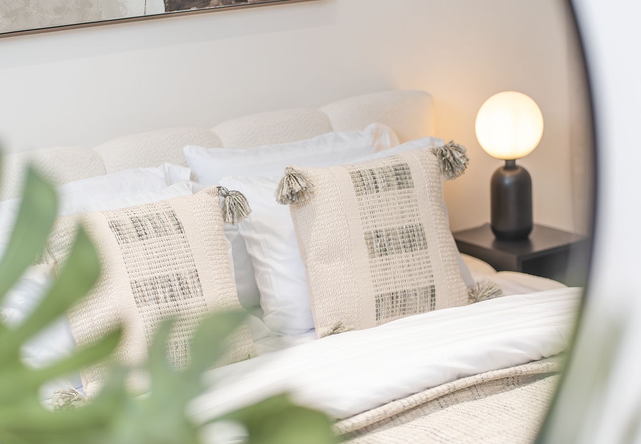 Studio in Dubai - Studio in Binghatti Azure with Pool and Gym