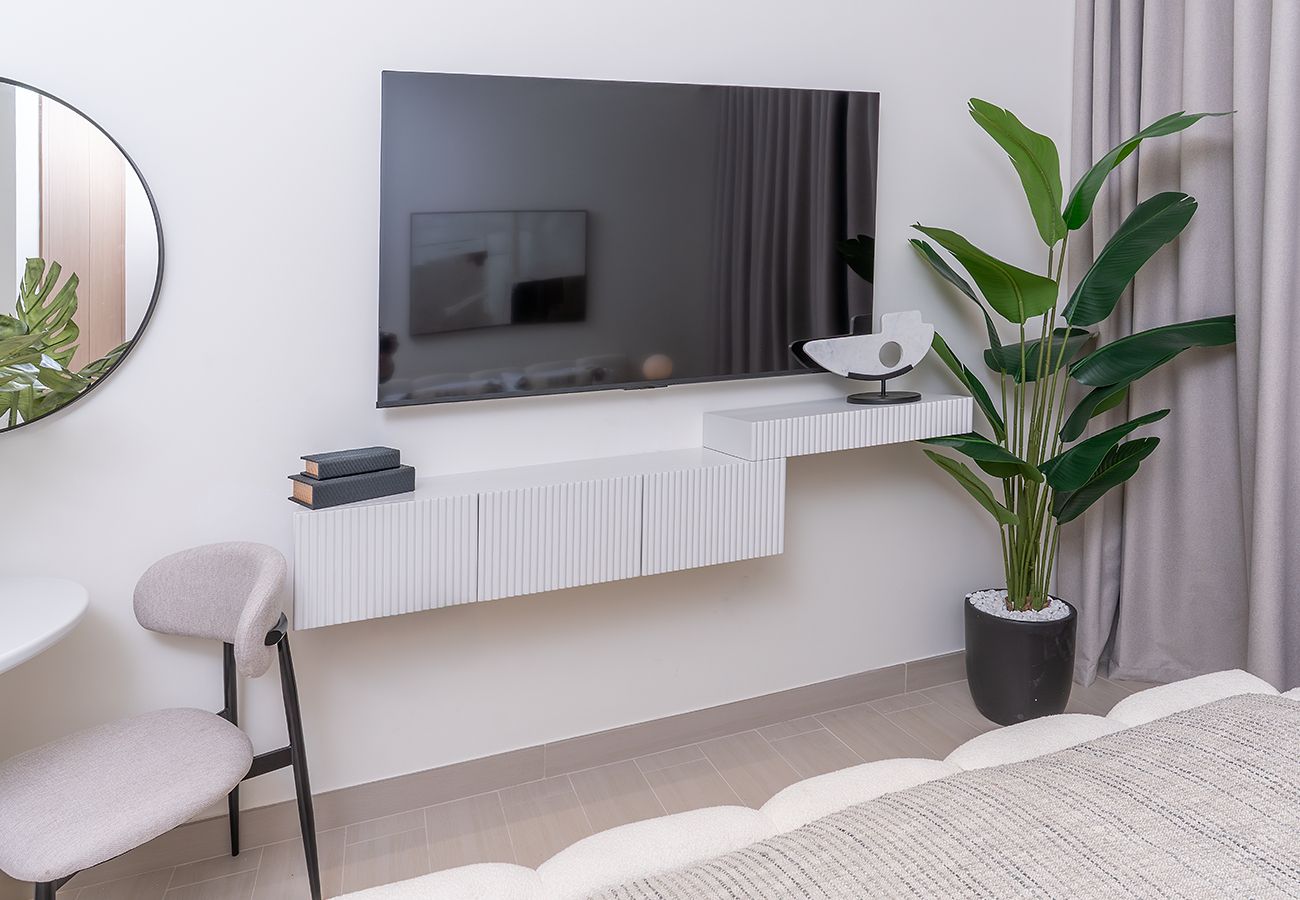 Studio in Dubai - Studio in Binghatti Azure with Pool and Gym